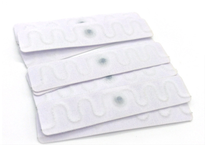 Etiquetas RFID lavables para la gestión de prendas médicas