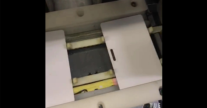 Proceso automático completo del agujero de perforación del troquelado para la tarjeta inteligente RFID de la tarjeta plástica